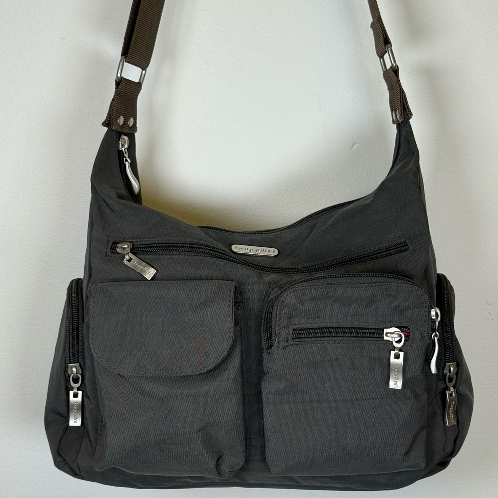 Baggallini ‘Everywhere’ Bag Charcoal Gray Bright Pink Lining Adjustable Strap - Picture 2 of 16